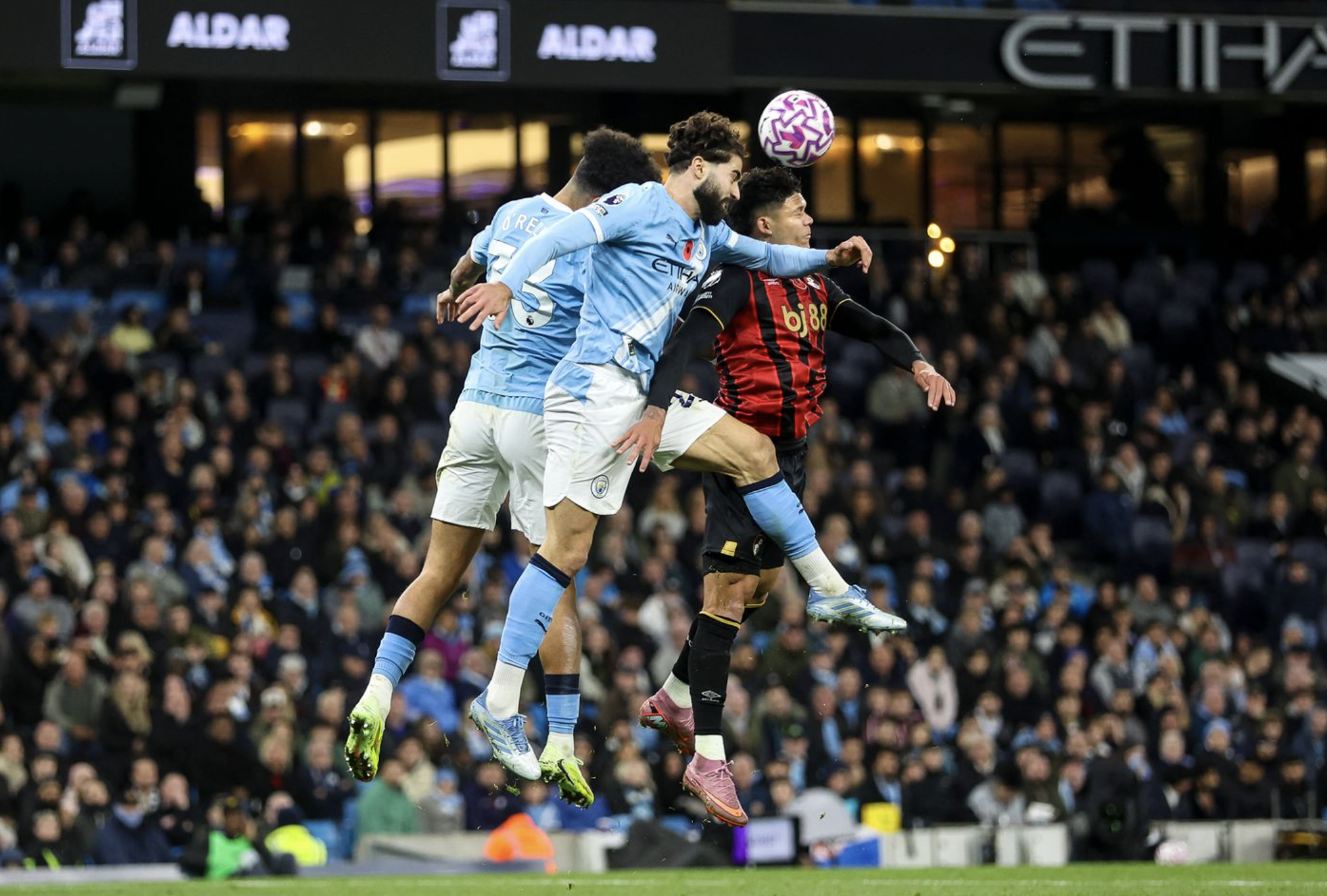 Haaland bùng nổ, Man City lên ngôi nhì Ngoại hạng - Ảnh 1.