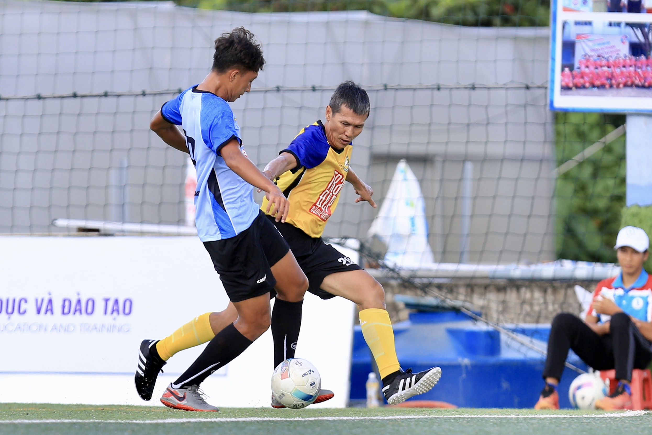 Hai cựu Quả bóng vàng truyền cảm hứng trong ngày Trường ĐH Đồng Tháp sớm vào bán kết- Ảnh 1. Hai cựu Quả bóng vàng truyền cảm hứng trong ngày Trường ĐH Đồng Tháp sớm vào bán kết - Ảnh 1.