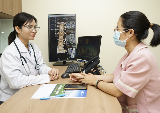 Bác sĩ Diệp tư vấn cho người bệnh. Ảnh minh họa: Bệnh viện Đa khoa Tâm Anh
