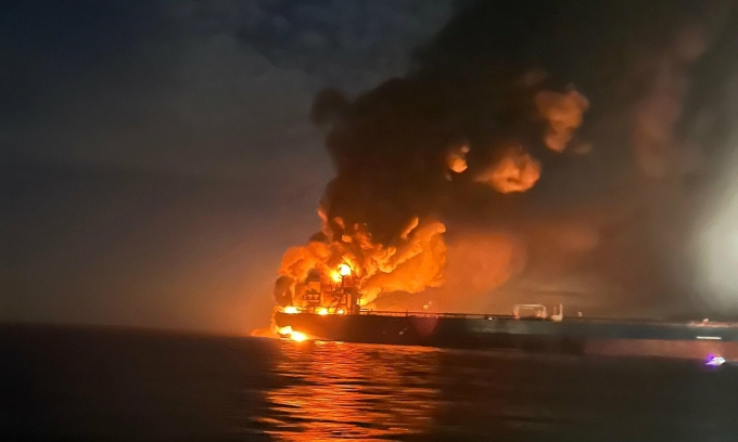 Đám cháy trên tàu Kairos ở Biển Đen ngày 28/11. Ảnh: Tổng cục Hàng hải Thổ Nhĩ Kỳ