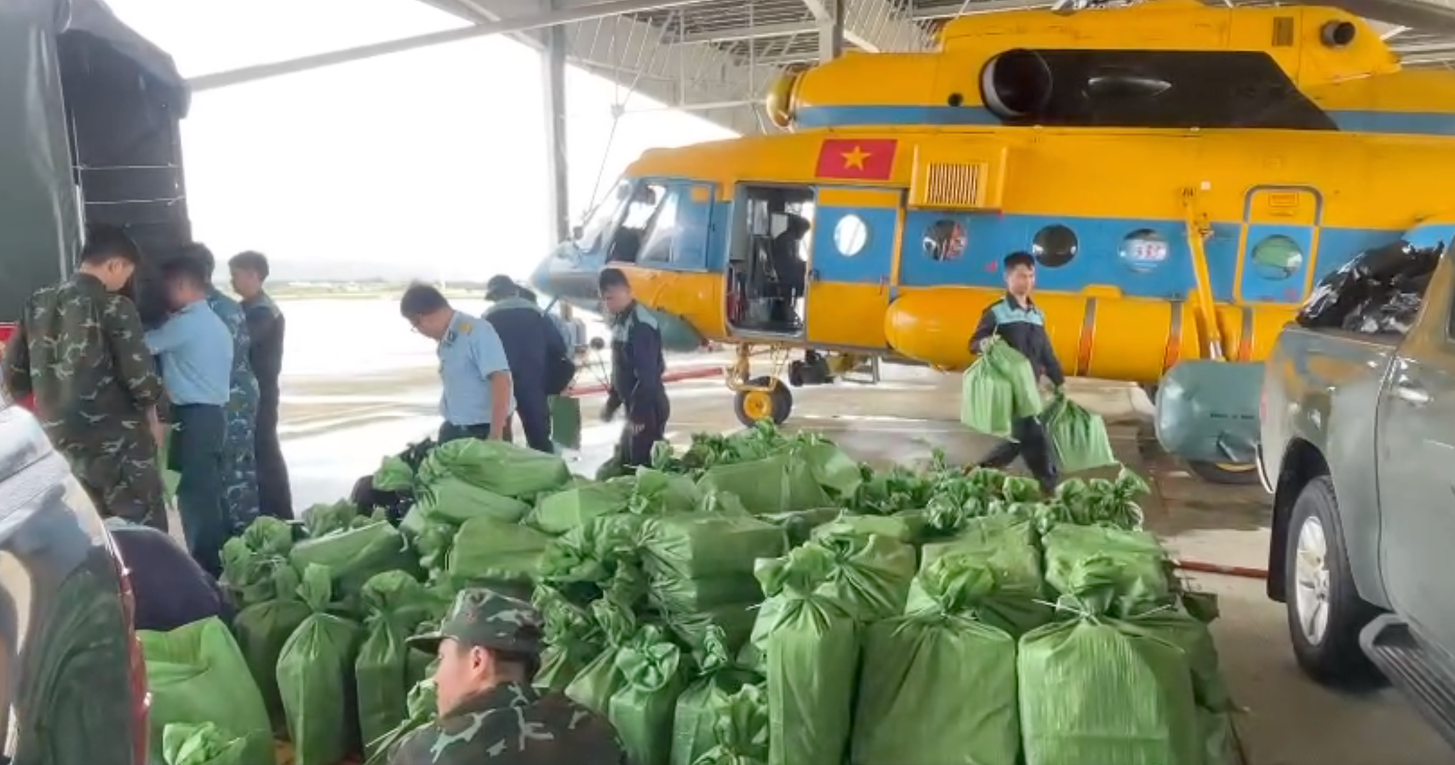 cứu trợ - Ảnh 3.