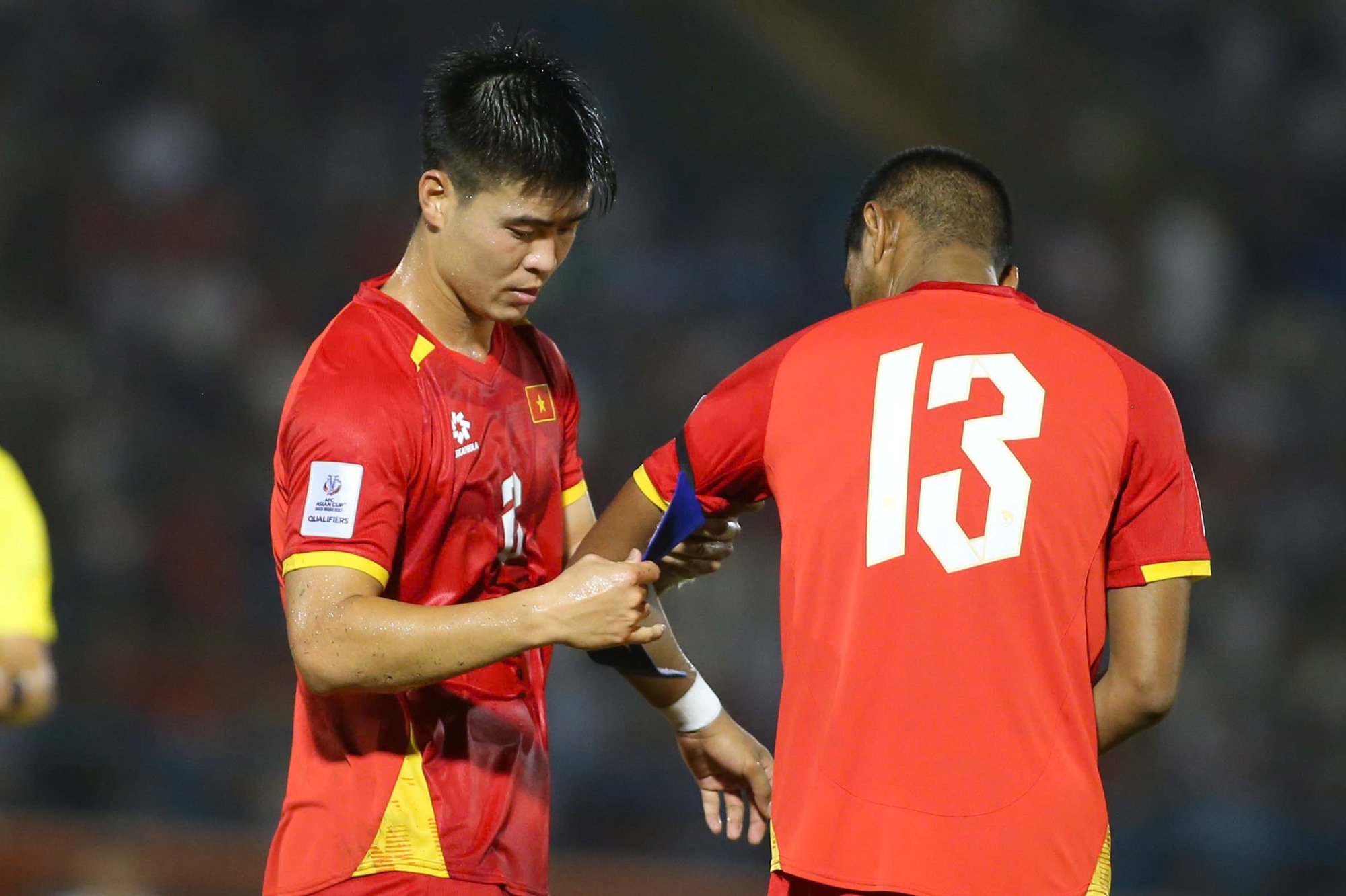 5 trận, thủng lưới 9 bàn: Hàng thủ đội tuyển Việt Nam vì sao cứ mãi xộc xệch? - Ảnh 1.