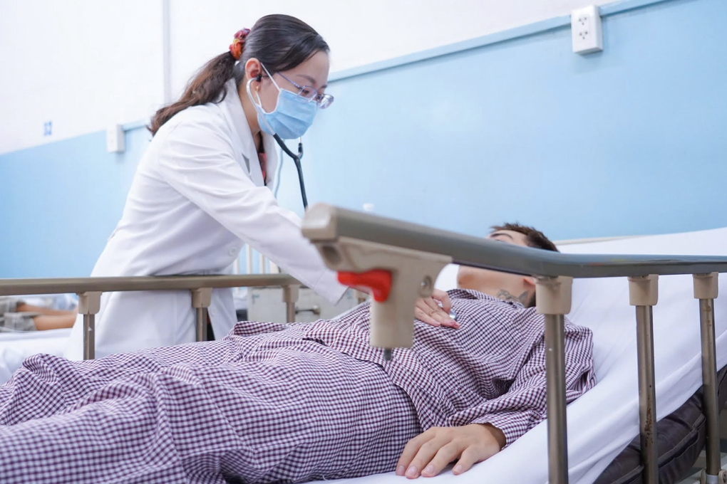 Hàng trăm người đi cấp cứu sau ăn bánh mì: Chưa thể kết luận do Salmonella - 1