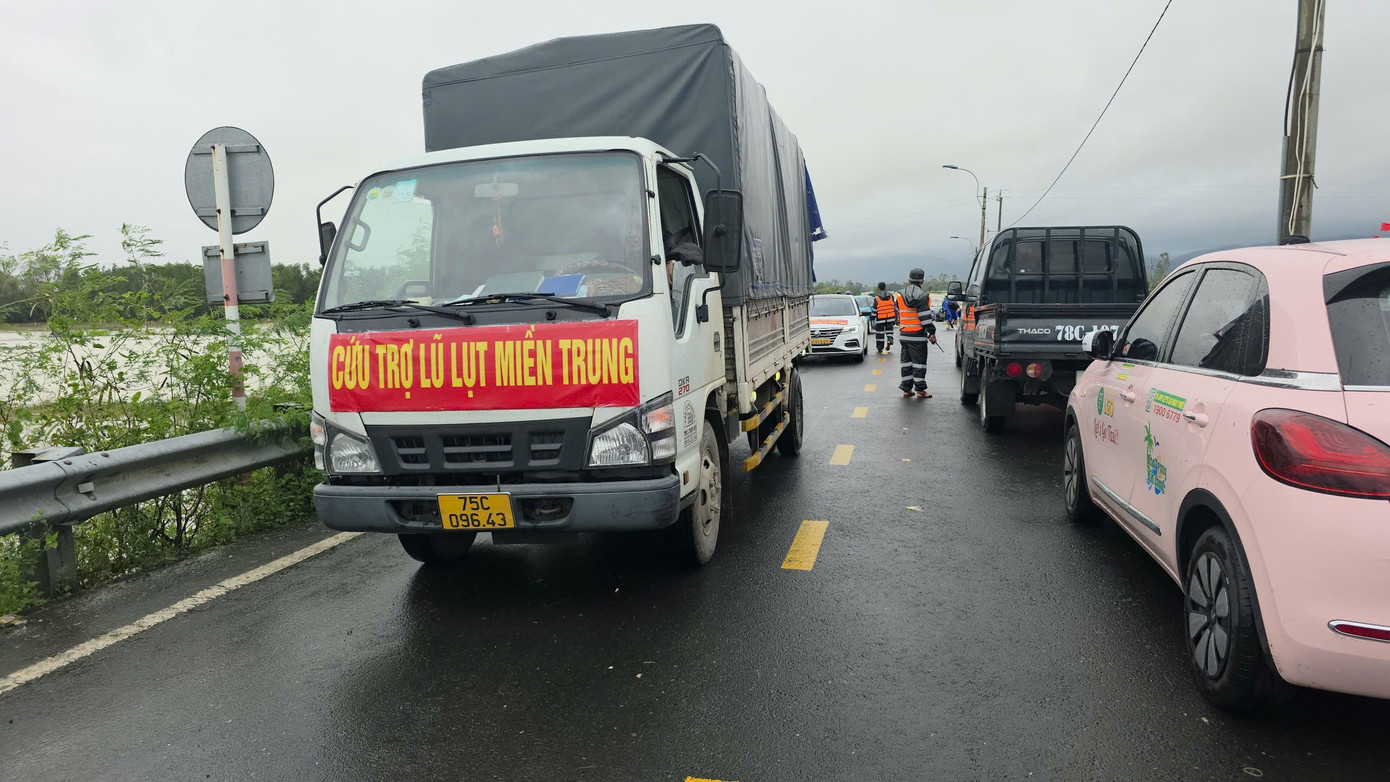 Bữa cơm nóng đầu tiên tại Đắk Lắk: Hành trình từ nước mưa, mì sống đến giọt nước mắt nhẹ nhõm- Ảnh 1.