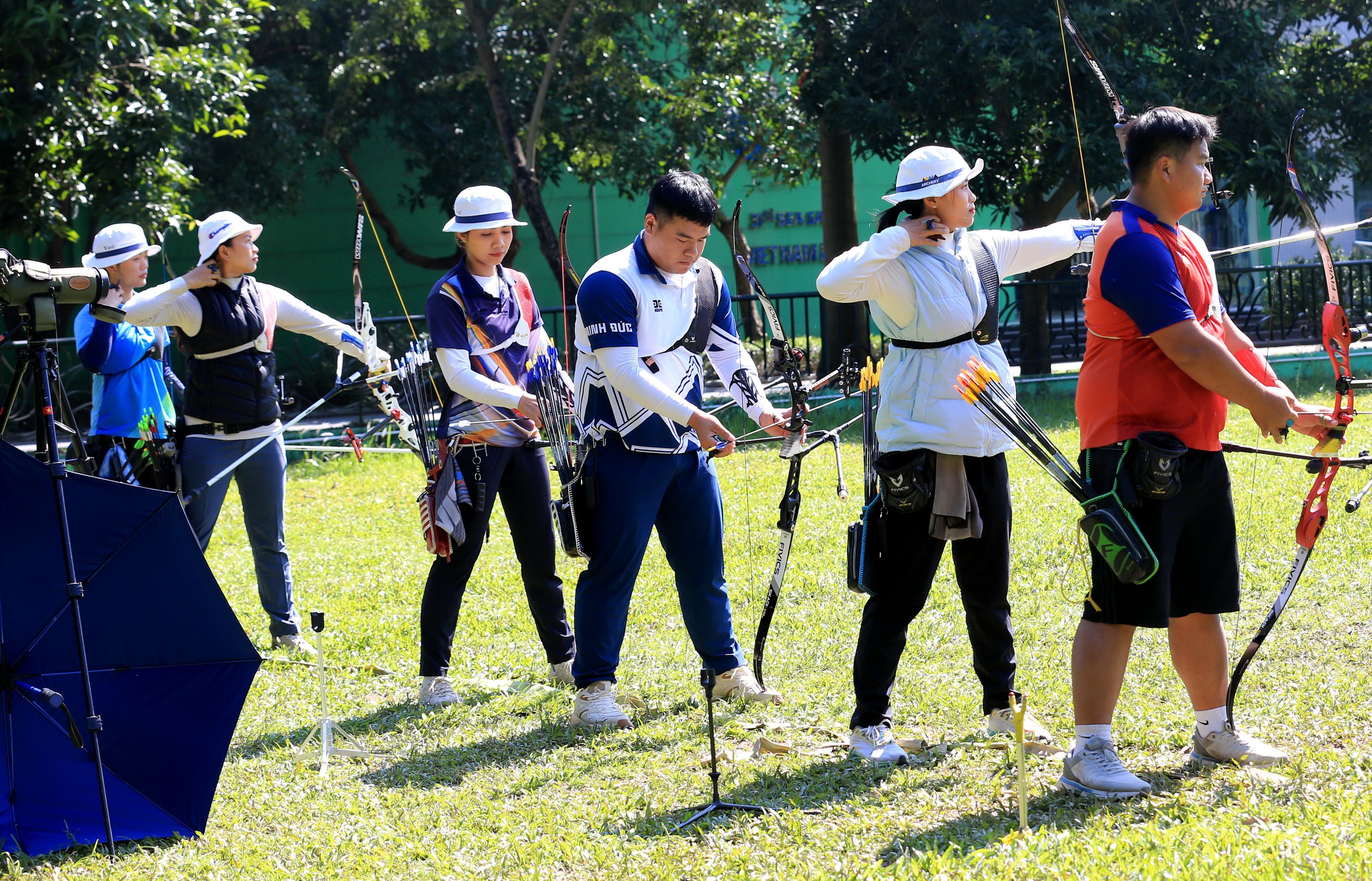'Hat-trick vàng' trở lại, bắn cung Việt Nam đặt mục tiêu giành 3 chức vô địch SEA Games 33- Ảnh 1.