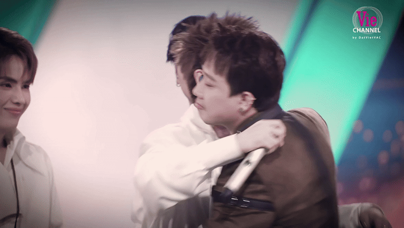 Hau truong Livestage 4 Anh Trai Say Hi he lo