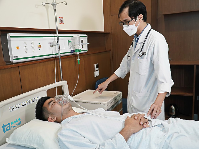 Điều trị cho bệnh nhân ngạt khói.Ảnh minh họa: Bệnh viện Đa khoa Tâm Anh