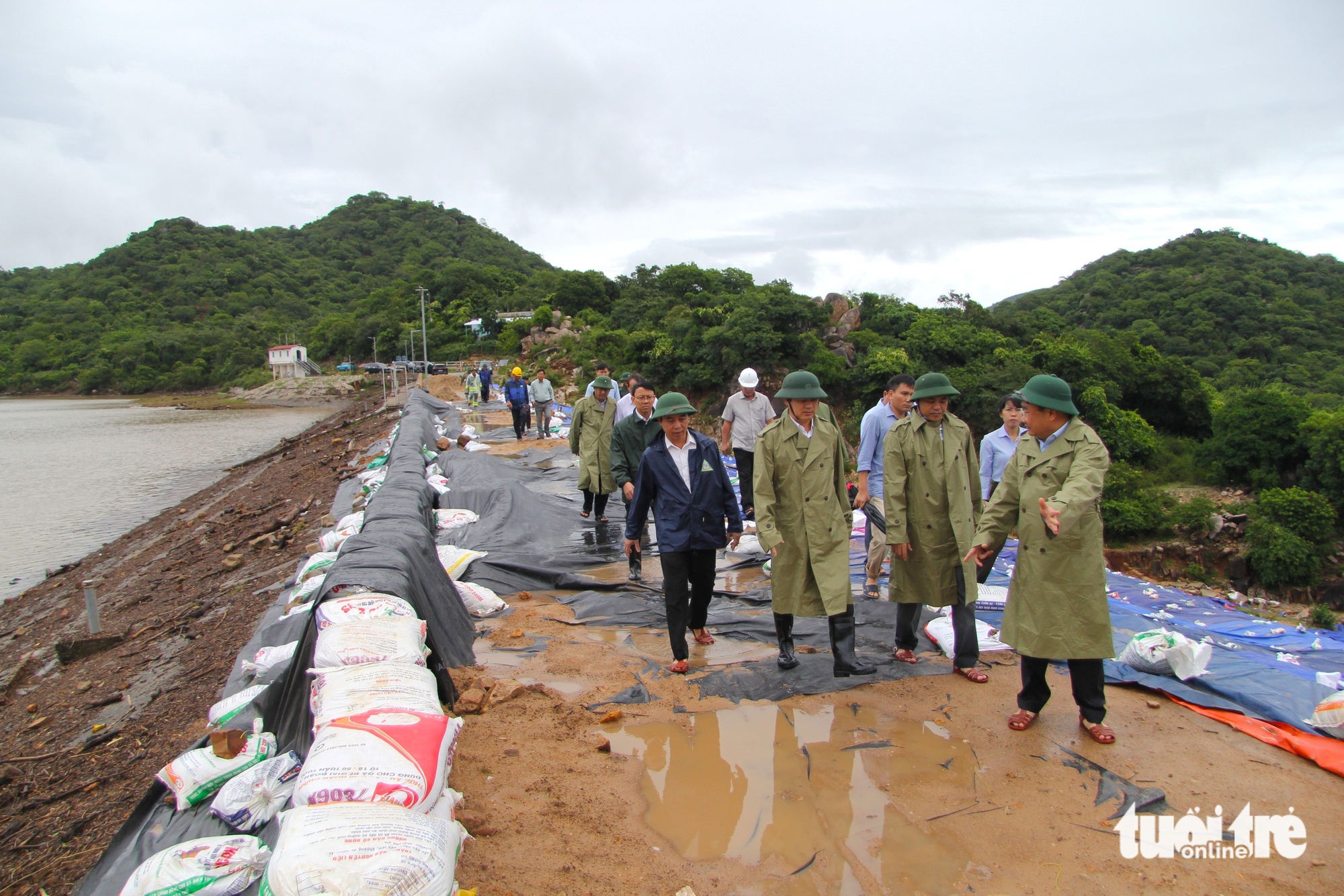 nước lũ - Ảnh 1.