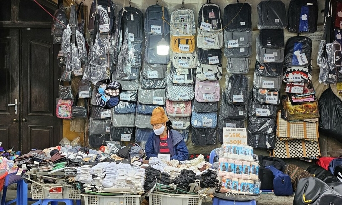 Quầy hàng của tiểu thương tại một khu chợ ở Hà Nội, tháng 12/2024. Ảnh: Phương Dung