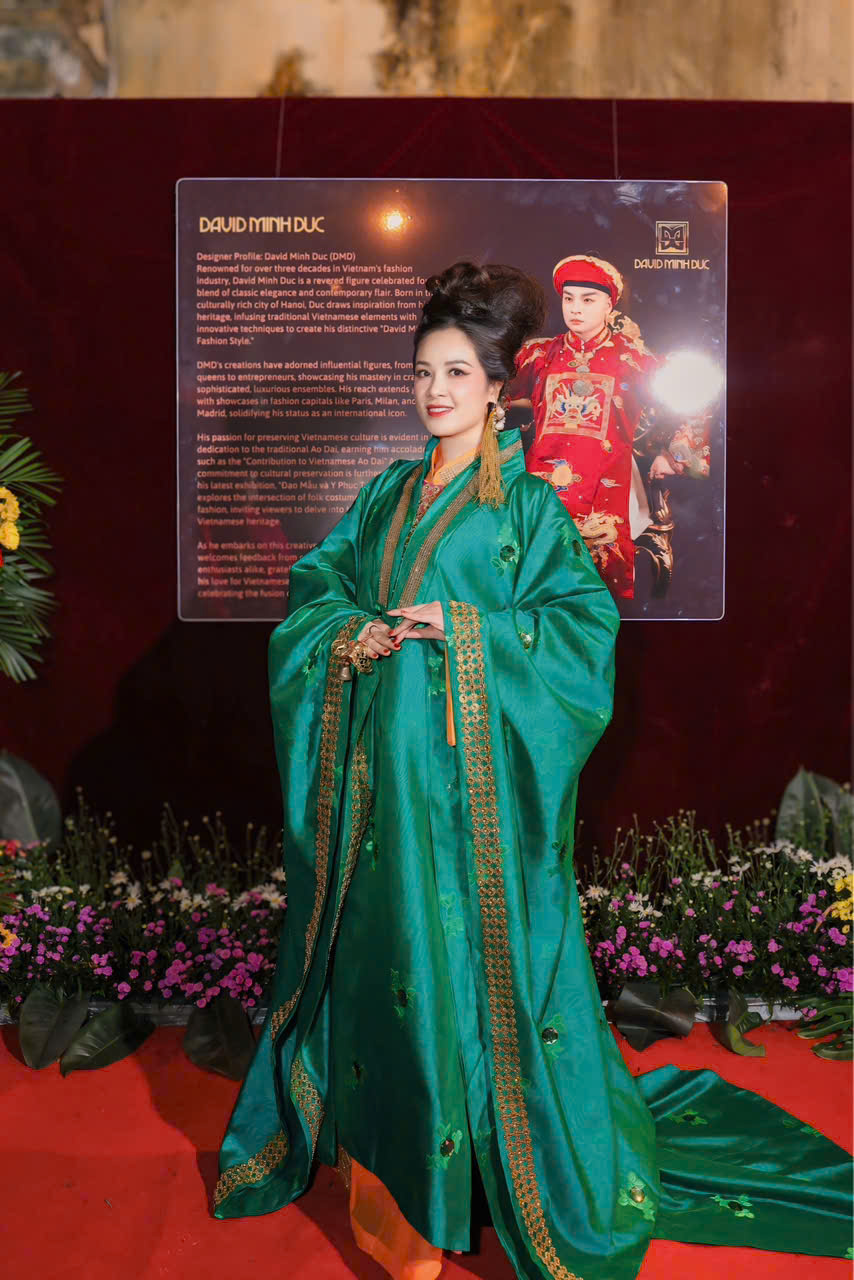 Hoa hau Bang Giang xuat hien day cam xuc trong