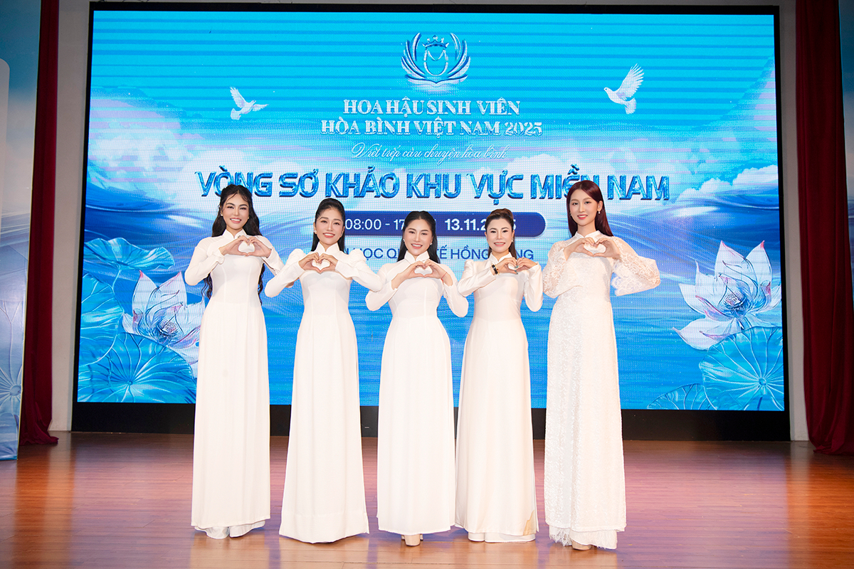 Hoa hau Que Anh xuat hien tai vong so khao