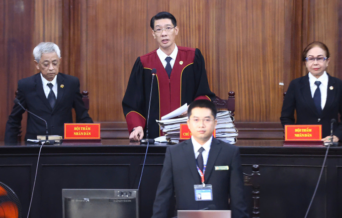 HĐXX tuyên án, chiều 19/11. Ảnh: Quỳnh Trần