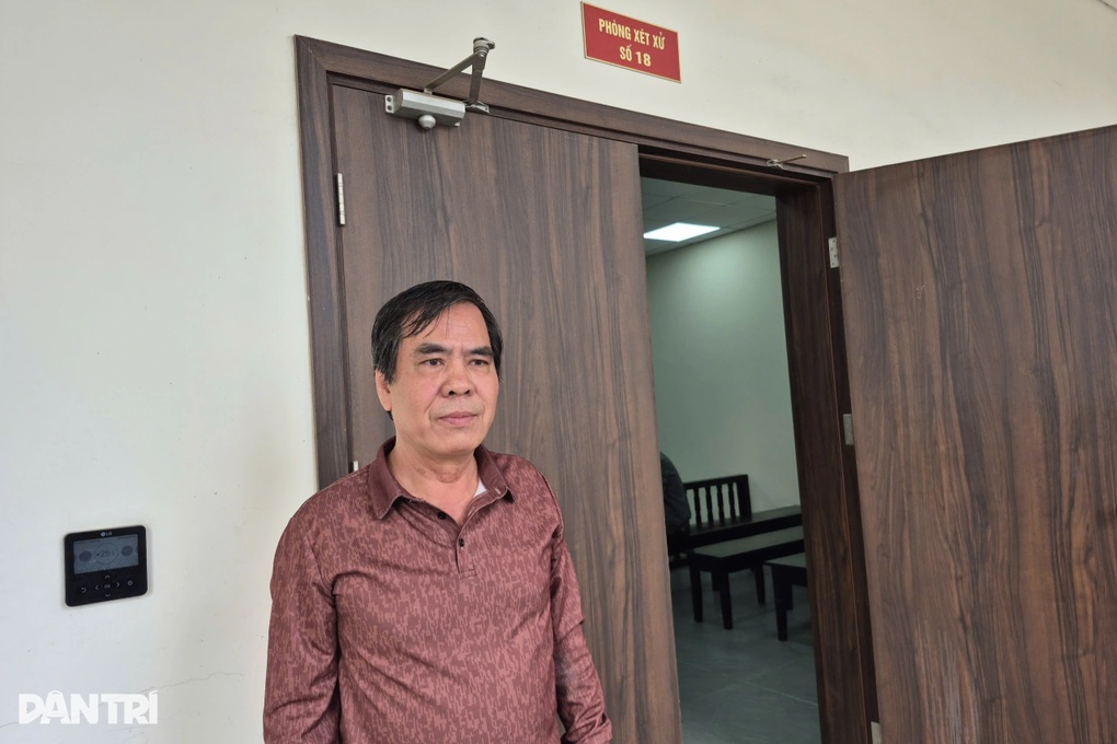 Hoãn phiên xử Đại học Kinh tế quốc dân bị kiện đòi bồi thường 46 tỷ đồng - 1