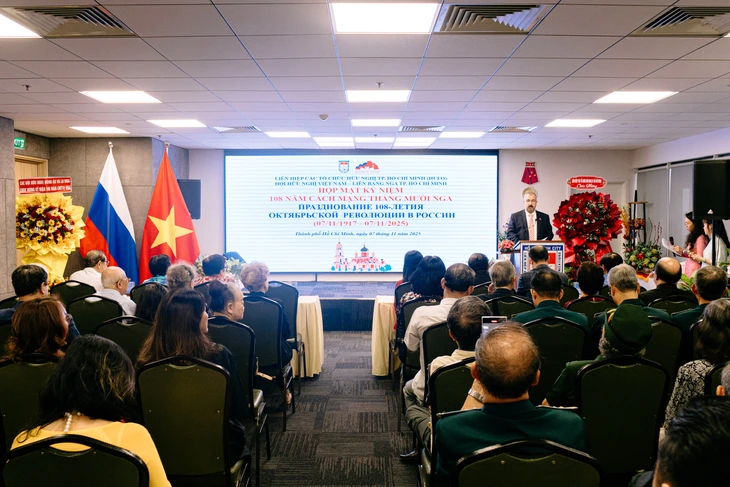Họp mặt kỷ niệm 108 năm Cách mạng Tháng 10 Nga tại TP.HCM - Ảnh 1.