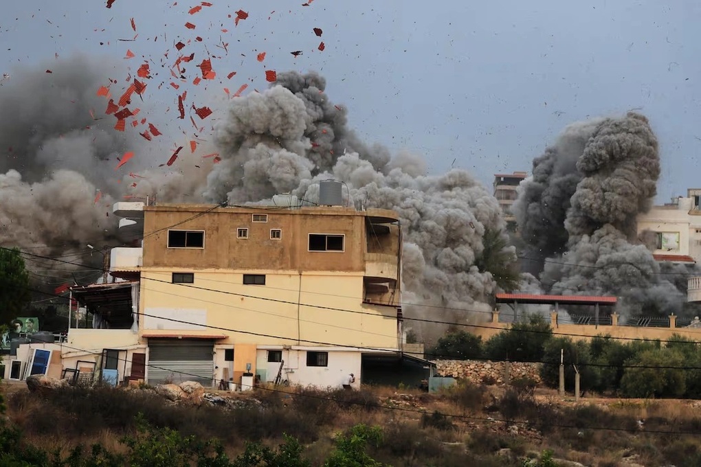 Israel không kích dữ dội miền Nam Li Băng - 1