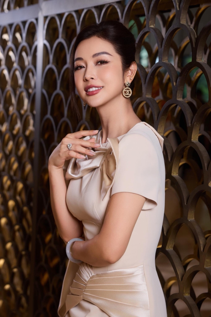 Hoa hậu Jennifer Phạm