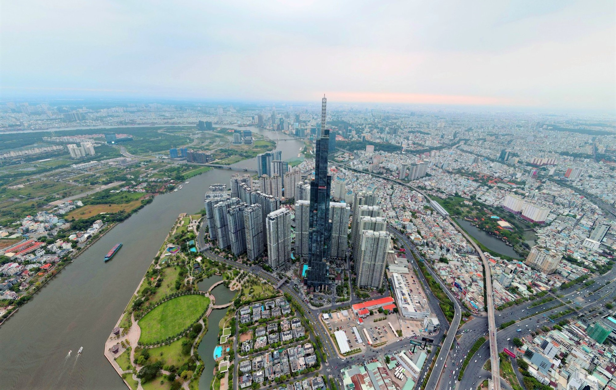 'Cởi bỏ chiếc áo thể chế quá nhiều miếng vá, TP.HCM mới có thể đột phá'- Ảnh 2.