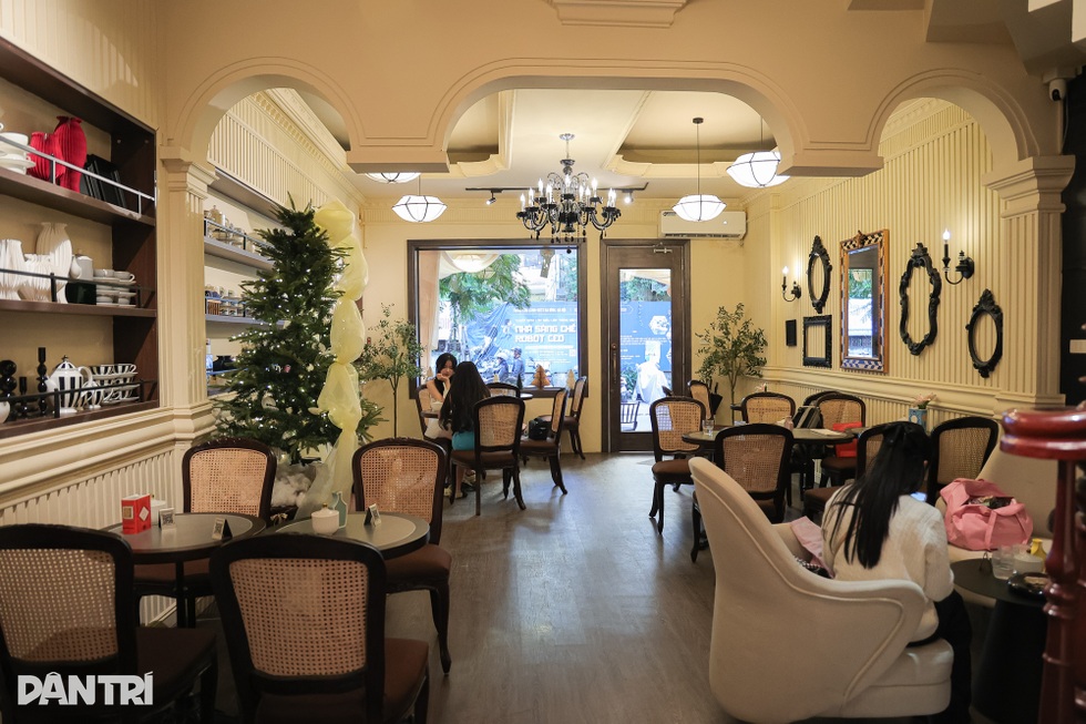 Khách Tây chắp tay... cúi đầu cảm ơn vì quán ăn ở Hà Nội bán đồ quá ngon - 1