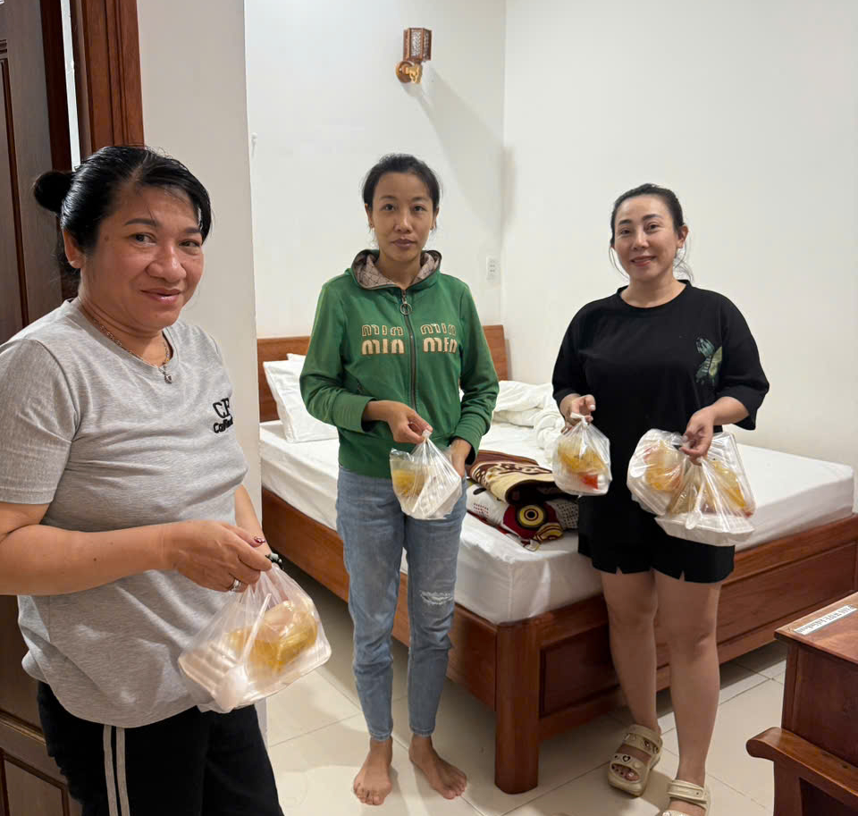 Khách sạn miễn phí cho bà con tránh lũ, đội cứu hộ sẵn sàng lên đường - Ảnh 1.