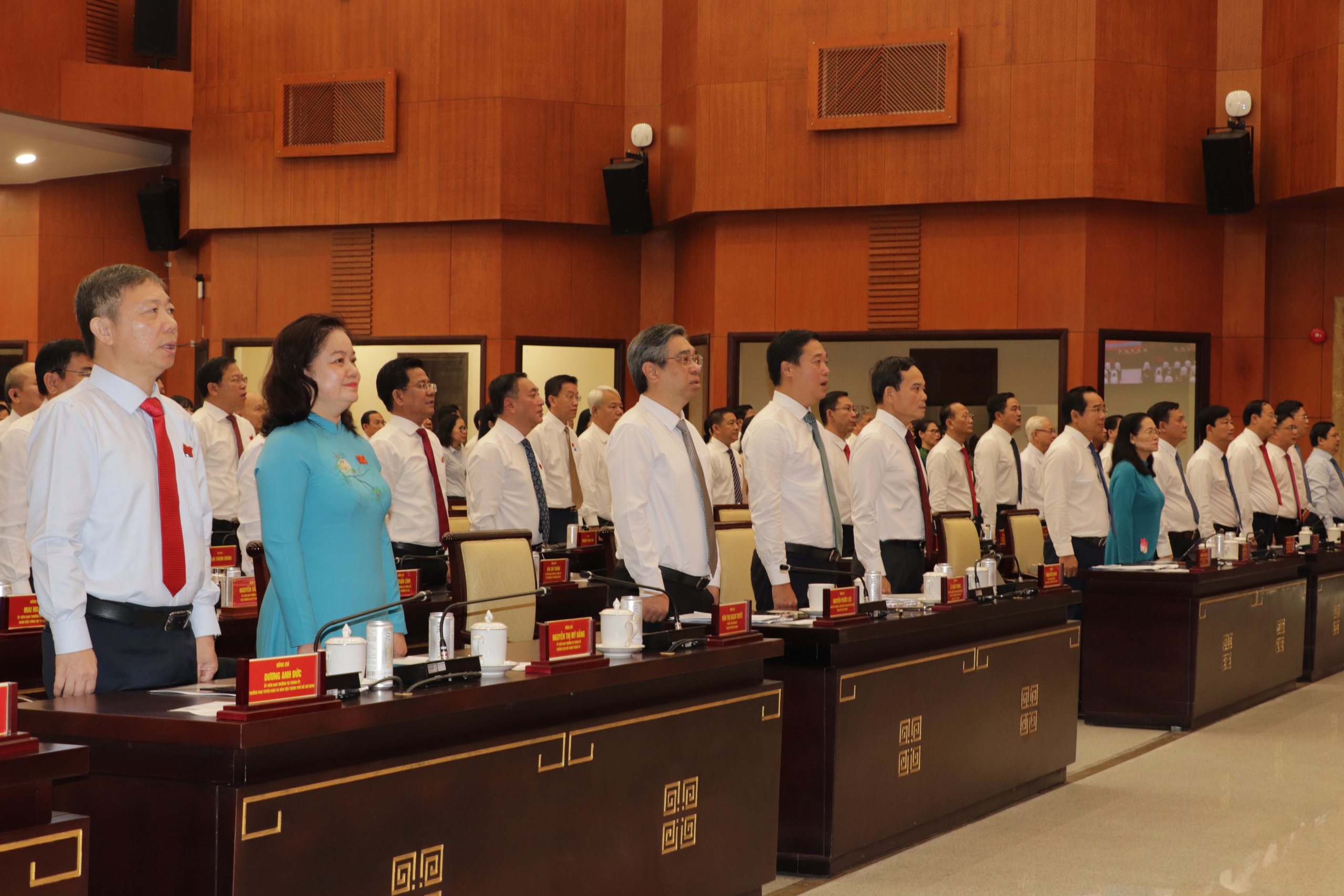 Khai mạc kỳ họp thứ 5 HĐND TP.HCM khóa X- Ảnh 1.