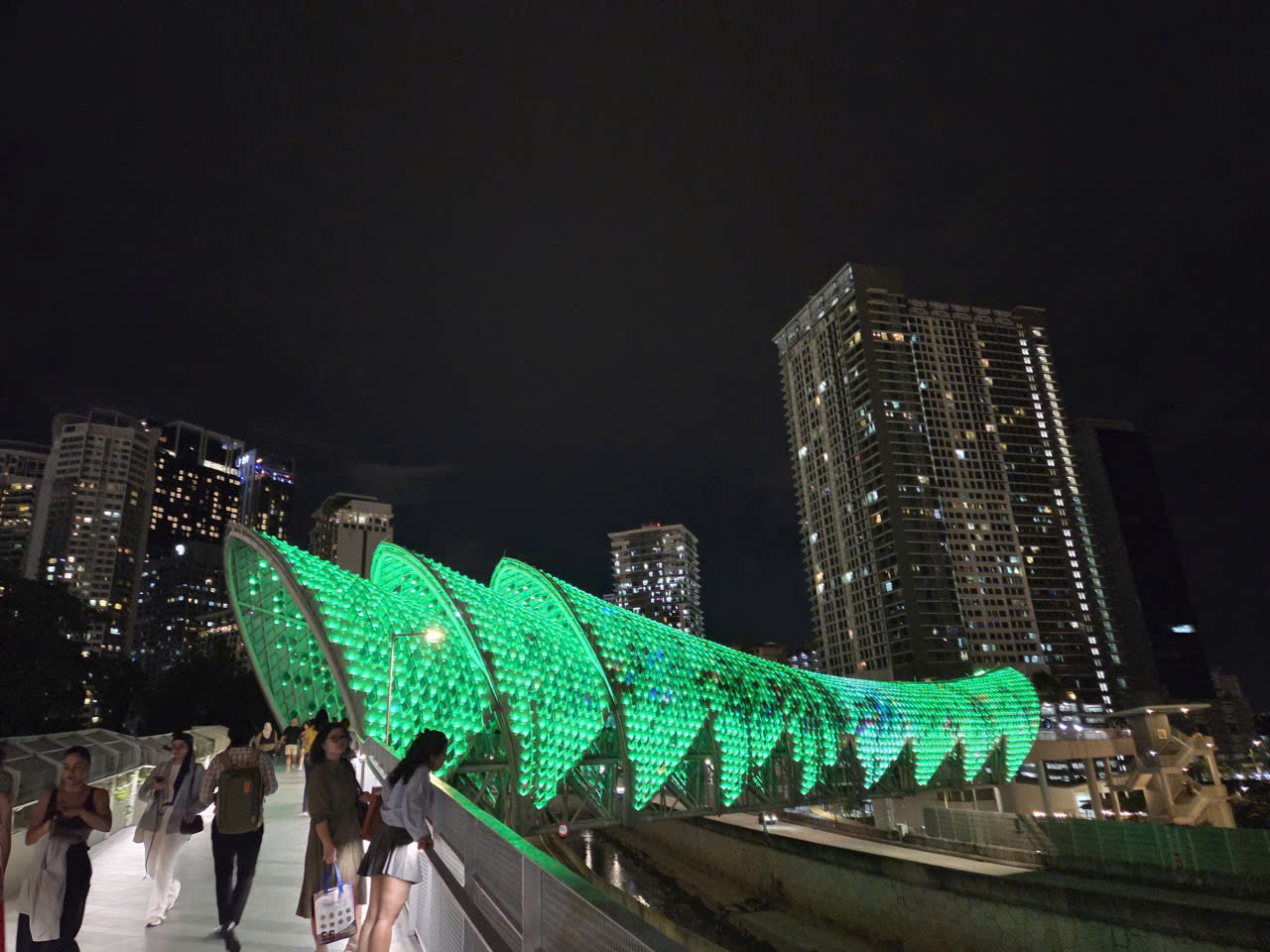VIDEO: Khám phá căn phòng bí ẩn tại Kuala Lumpur - Ảnh 9.