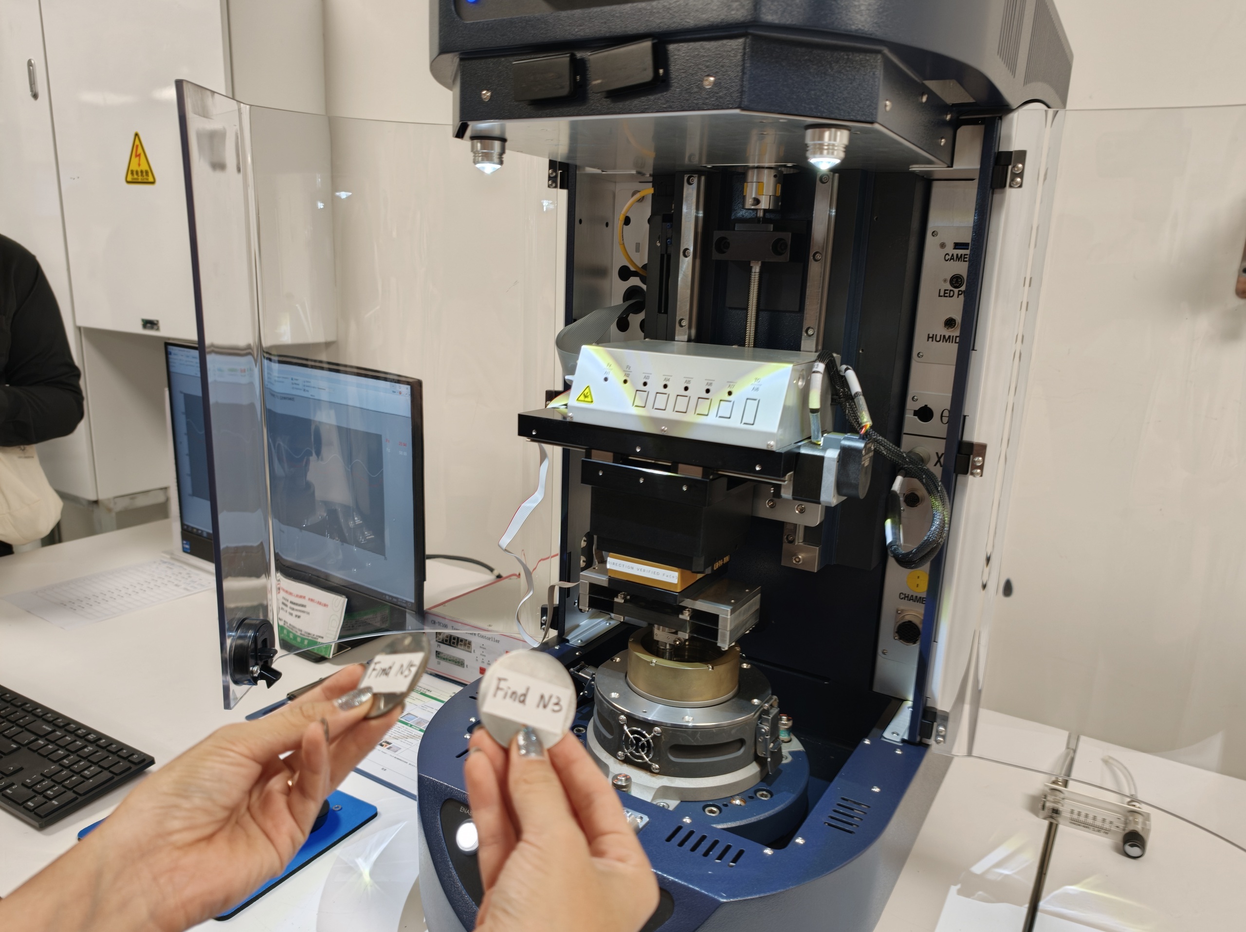 OPPO kiểm chứng độ bền smartphone bằng những thử nghiệm như thế nào? - Ảnh 1.