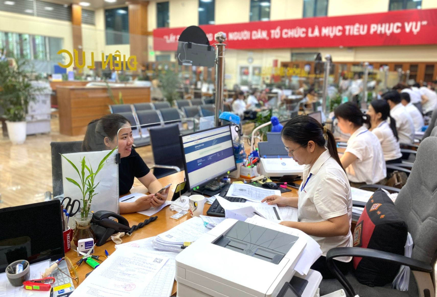 Khẩn trương kiện toàn tổ chức, bổ sung nhân lực cho cấp xã - Ảnh 1.