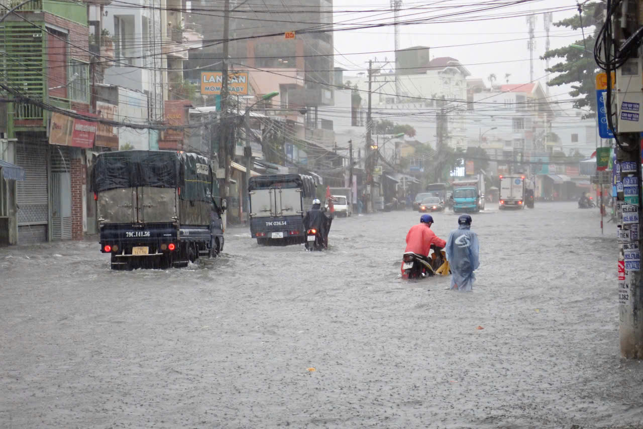 Khánh Hòa, Lâm Đồng khẩn cấp ứng phó bão Kalmaegi - Ảnh 1.