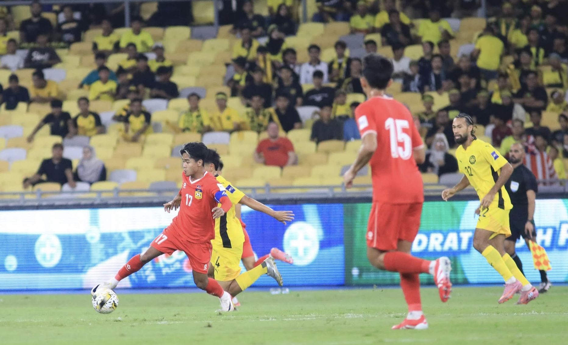 Báo chí Malaysia có động thái bất ngờ: Khen đội tuyển, không đòi sa thải HLV Cklamovski nữa - Ảnh 1.