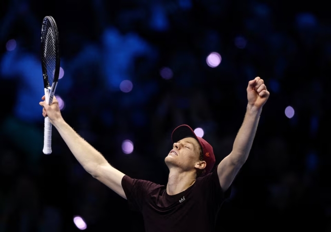 Sinner ăn mừng sau khi thắng Alcaraz ở chung kết ATP Finals trên sân Palasport Olimpico, Turin, Italy ngày 16/11/2025. Ảnh: Reuters