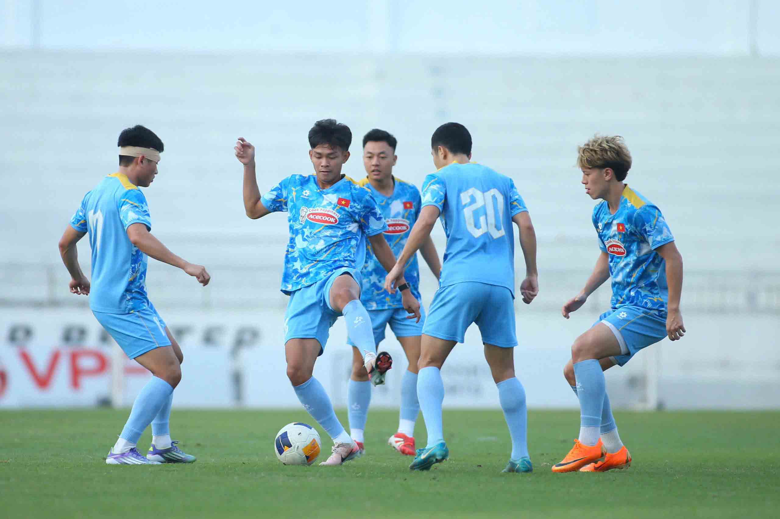 U.23 Việt Nam điều chỉnh tâm lý để chiến thắng: Khi lịch thi đấu đổi xoành xoạch- Ảnh 1.