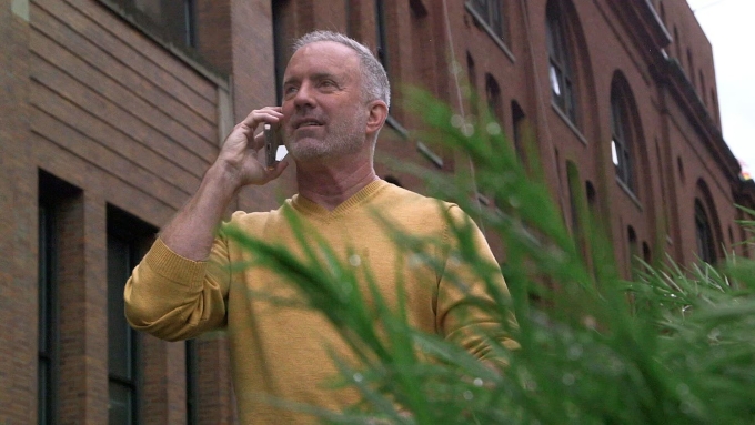 Ông Scott Cole cho hay khổ sở vì 15 năm qua ảnh của mình bị kẻ lừa đảo sử dụng cắt ghép tràn lan để đi lừa tiền phụ nữ khắp thế giới. Ảnh: ABC