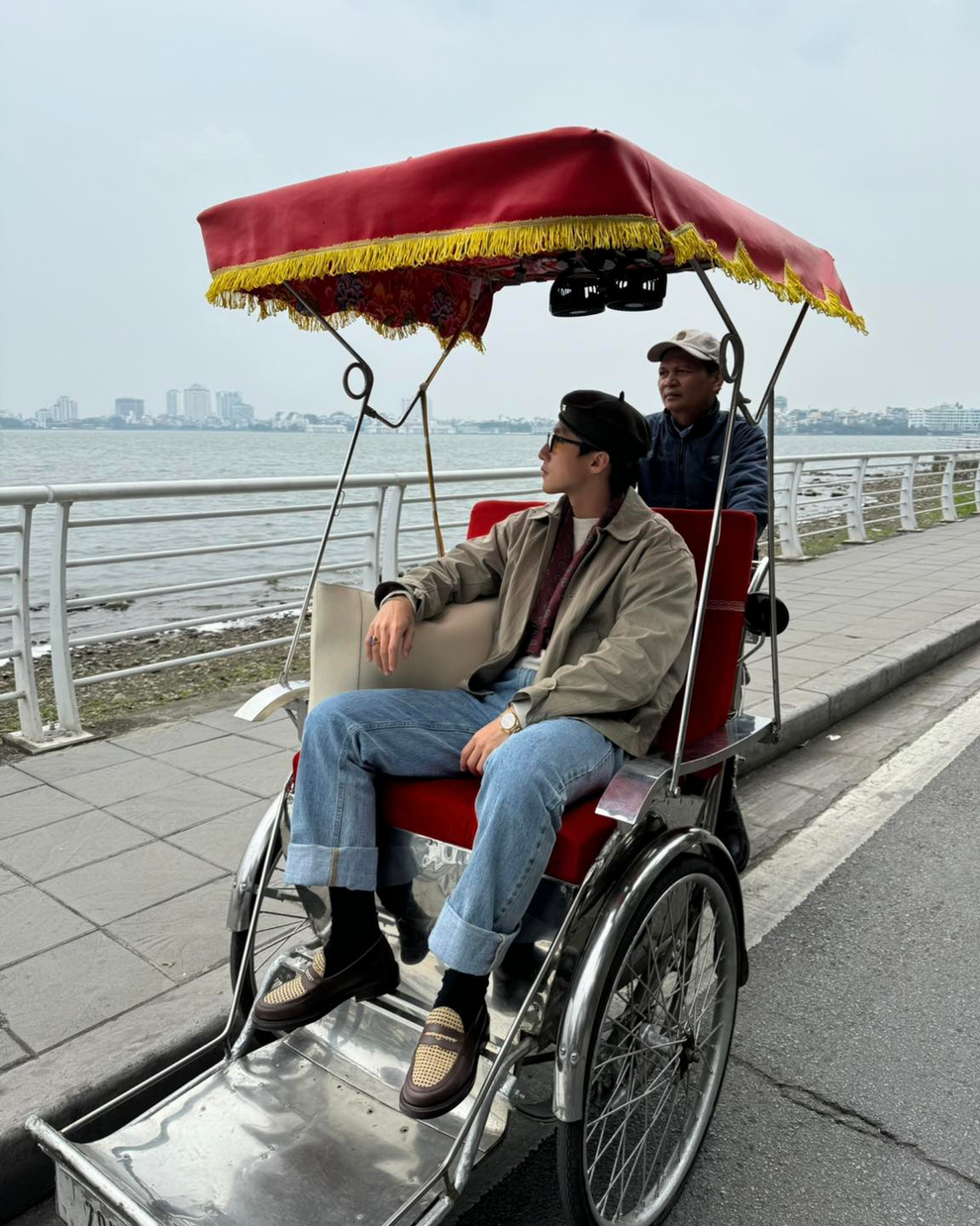 Khoảnh khắc Sơn Tùng M-TP chạy bộ ở Hồ Gươm gây sốt với người hâm mộ - 3