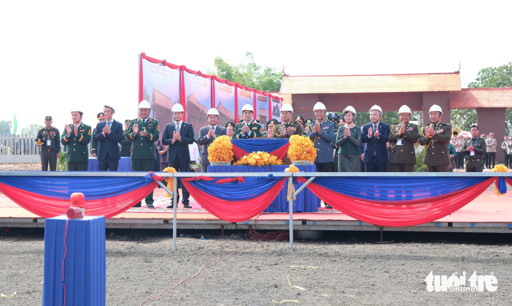 Khởi công trường tiểu học tại Campuchia do Bộ Quốc phòng Việt Nam hỗ trợ - Ảnh 1.