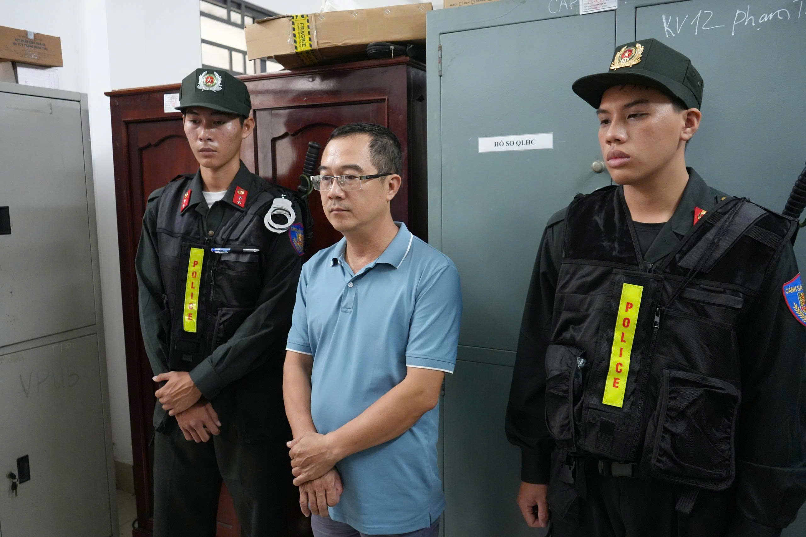 Khởi tố, bắt tạm giam 3 cựu cán bộ ngân hàng vi phạm quy định cho vay 1 Khởi tố, bắt tạm giam 3 cựu cán bộ ngân hàng vi phạm quy định cho vay - Ảnh 1.