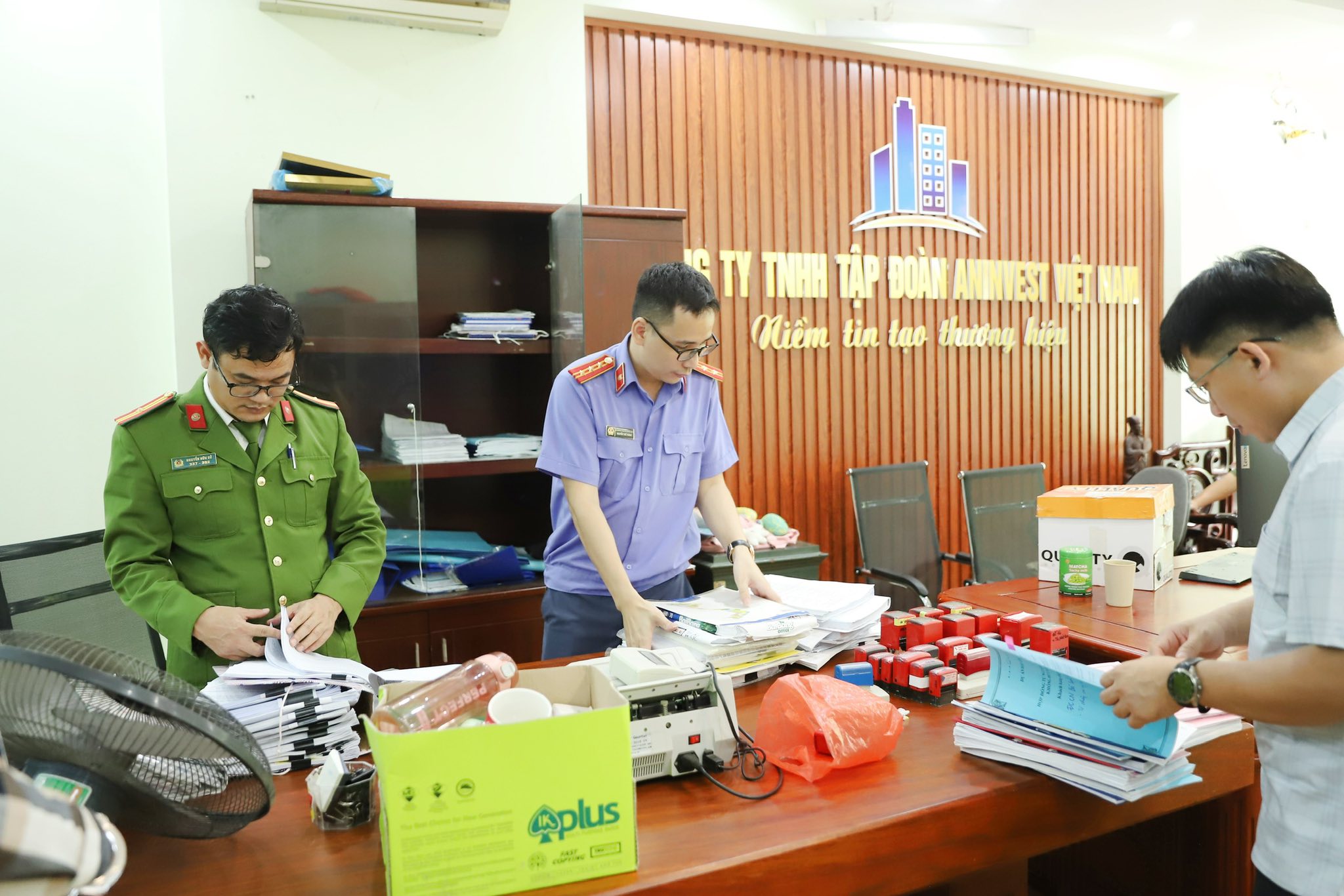 Khởi tố giám đốc, kế toán công ty 'cuỗm' ít nhất gần 130 tỉ đồng của dân - Ảnh 2.