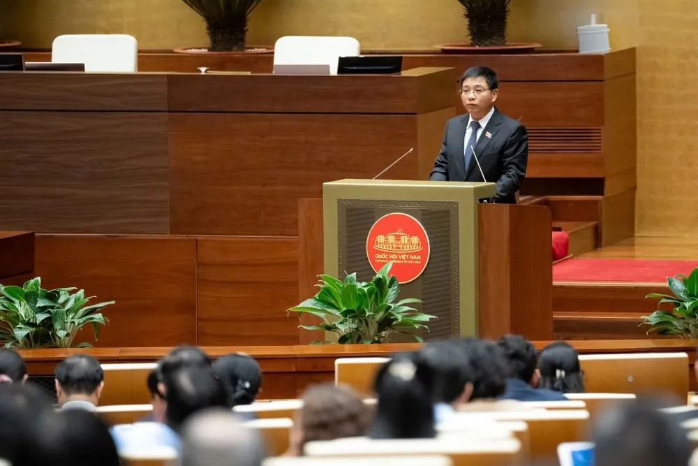 Bộ trưởng Bộ Tài chính Nguyễn Văn Thắng trình bày các nội dung sửa đổi trong Luật Đầu tư. Ảnh: QH chu-truong-dau-tu-thang.jpg