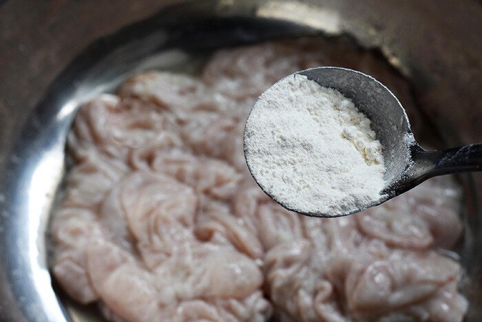 Không dùng muối và giấm, rửa lòng già lợn bằng nguyên liệu này 5 phút là hết sạch mùi hôi, tha hồ nấu món ngon - 1