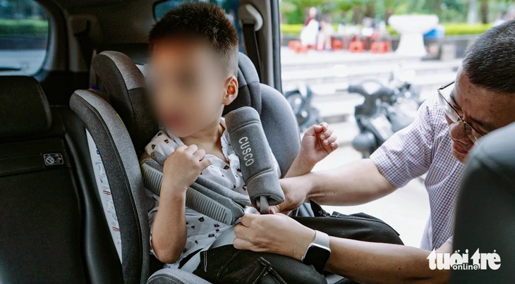 Không yêu cầu ô tô kinh doanh vận tải hành khách trang bị ghế ngồi cho trẻ em 1 trẻ em - Ảnh 1.