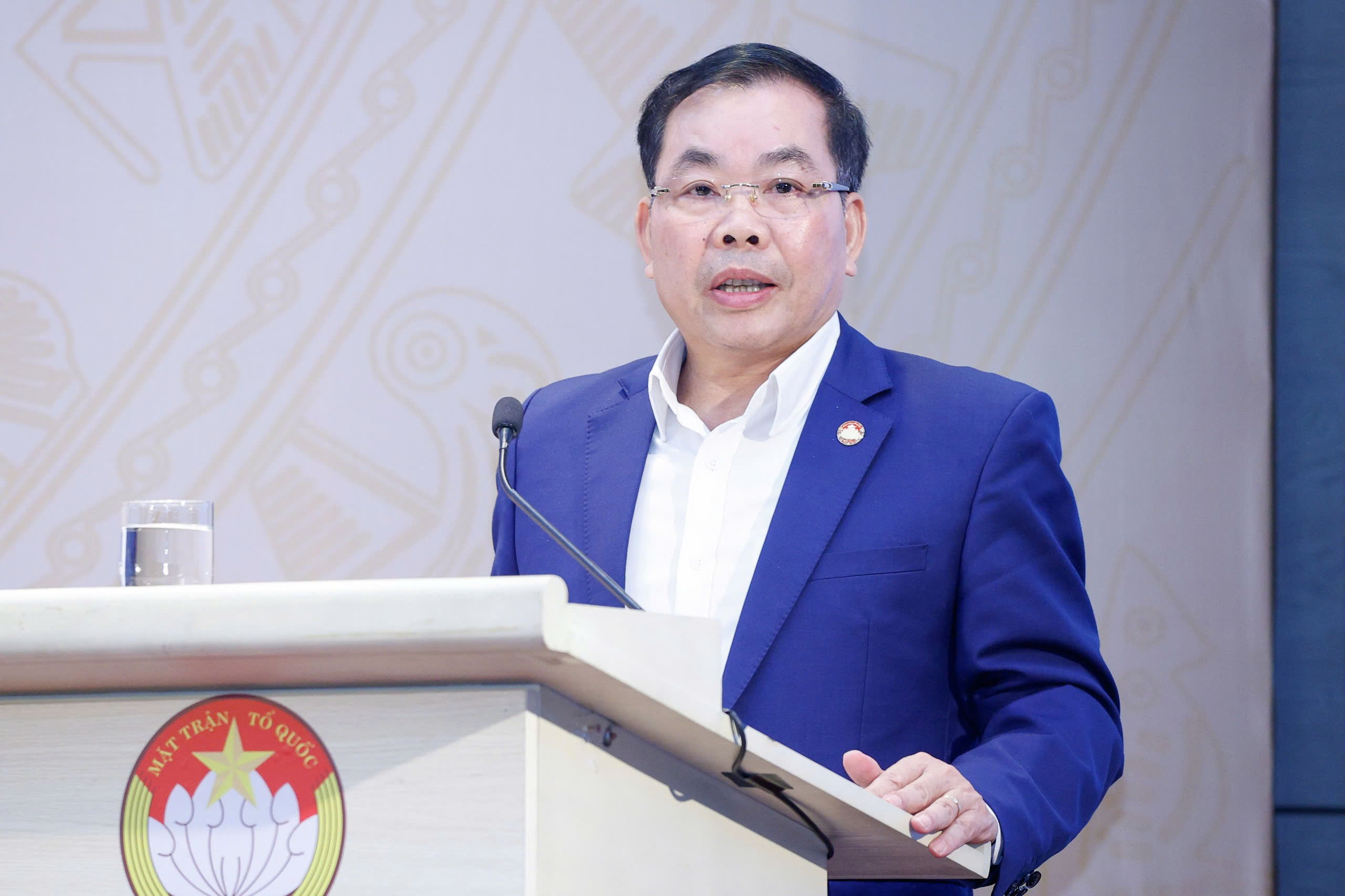 Kiến nghị bỏ xếp hạng học tập để giải quyết bệnh thành tích trong giáo dục Việt Nam - Ảnh 1.