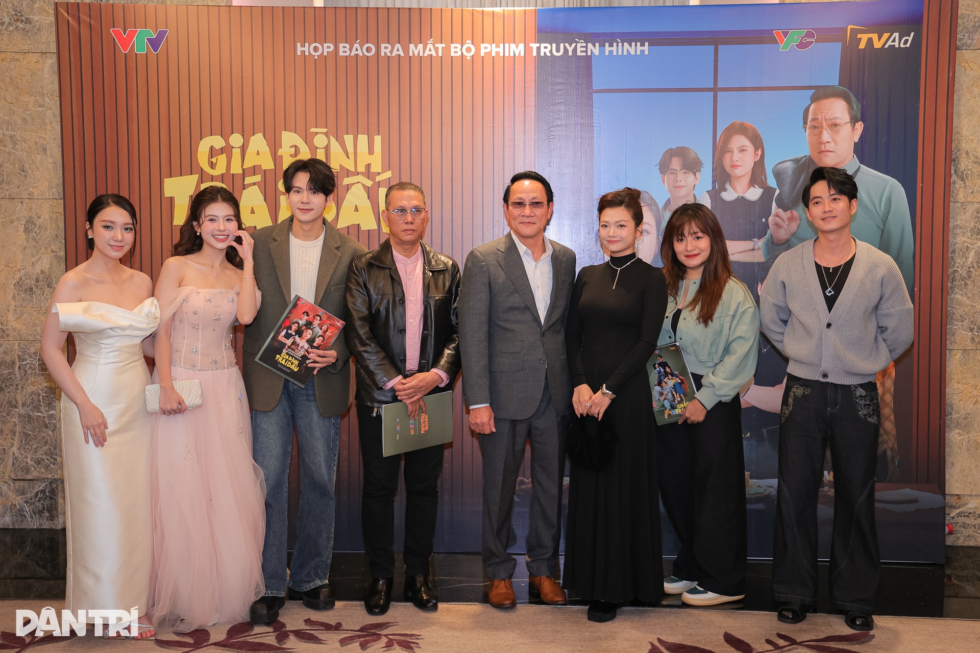 Kiều Anh đọ nhan sắc trẻ đẹp với nữ diễn viên kém 20 tuổi phim giờ vàng VTV - 1 Kiều Anh đọ nhan sắc trẻ đẹp với nữ diễn viên kém 20 tuổi phim giờ vàng VTV - 1