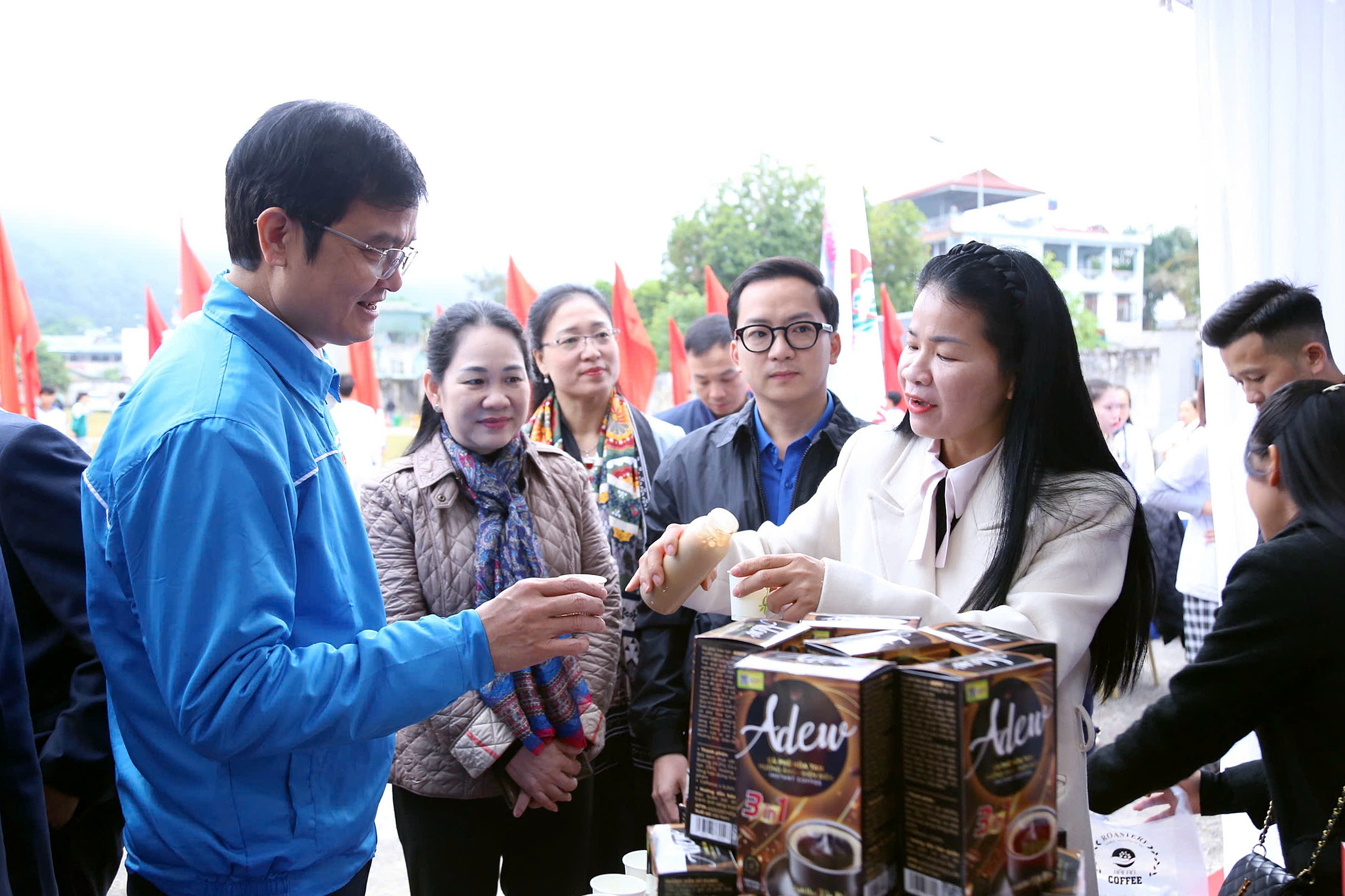 Kinh tế số là 'xương sống' để hỗ trợ thanh thiếu nhi vùng biên - Ảnh 1.