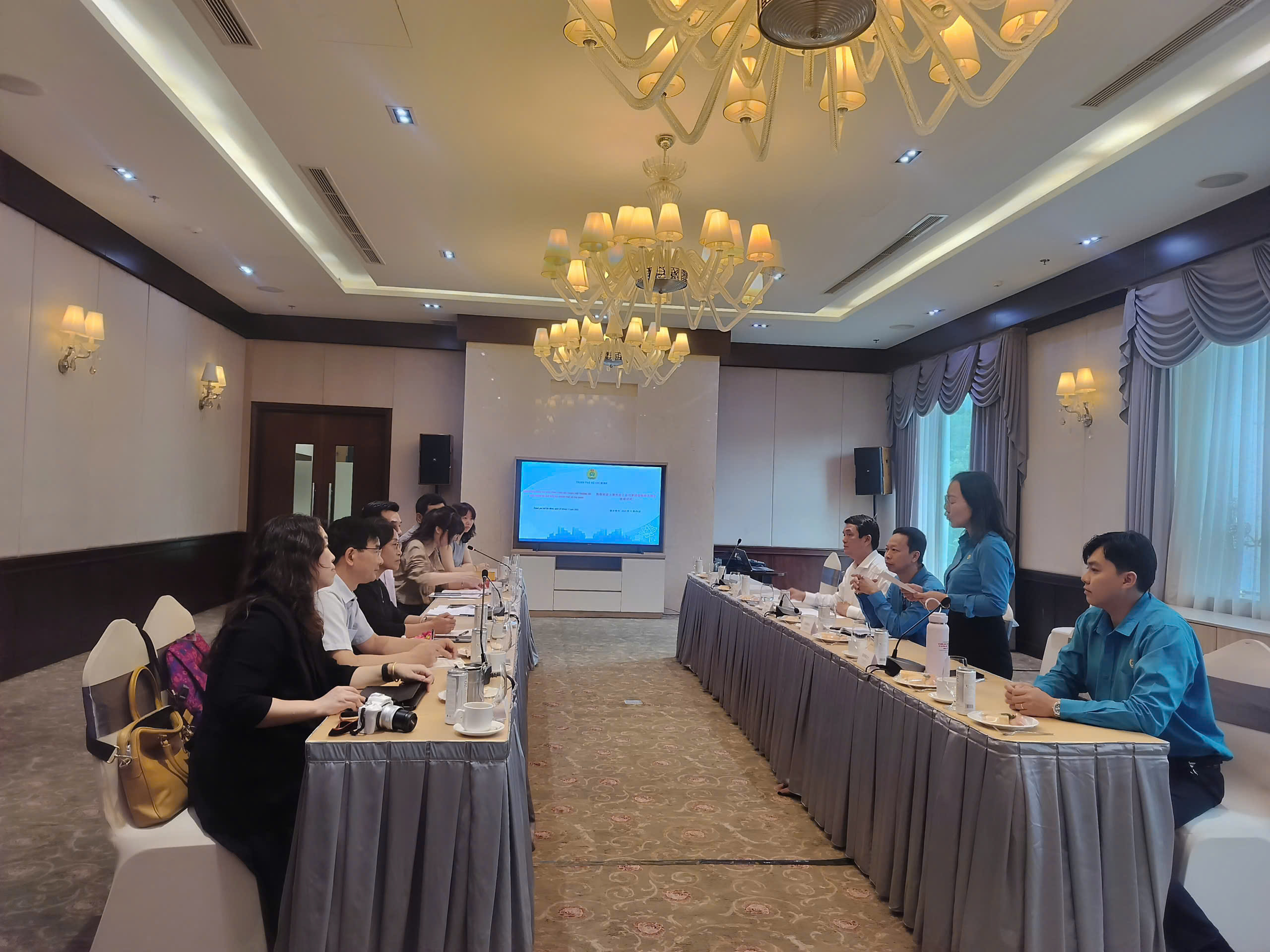 LĐLĐ TPHCM tiếp, làm việc với đoàn Tổng Công hội Thượng Hải - Ảnh 1.