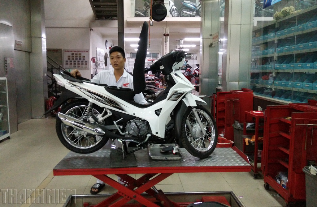 Đi xe máy thế nào cho tiết kiệm nhiên liệu? - Ảnh 1.