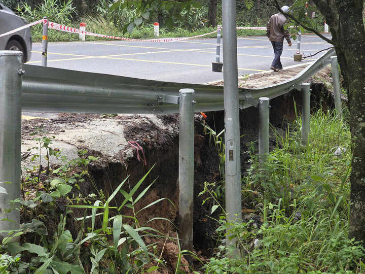 Sạt lở đèo Mimosa: Lâm Đồng cấm xe tải từ 15 tấn- Ảnh 1.