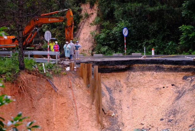 Lâm Đồng hỗ trợ 120 triệu đồng cho người dân bị sập nhà do thiên tai- Ảnh 1.