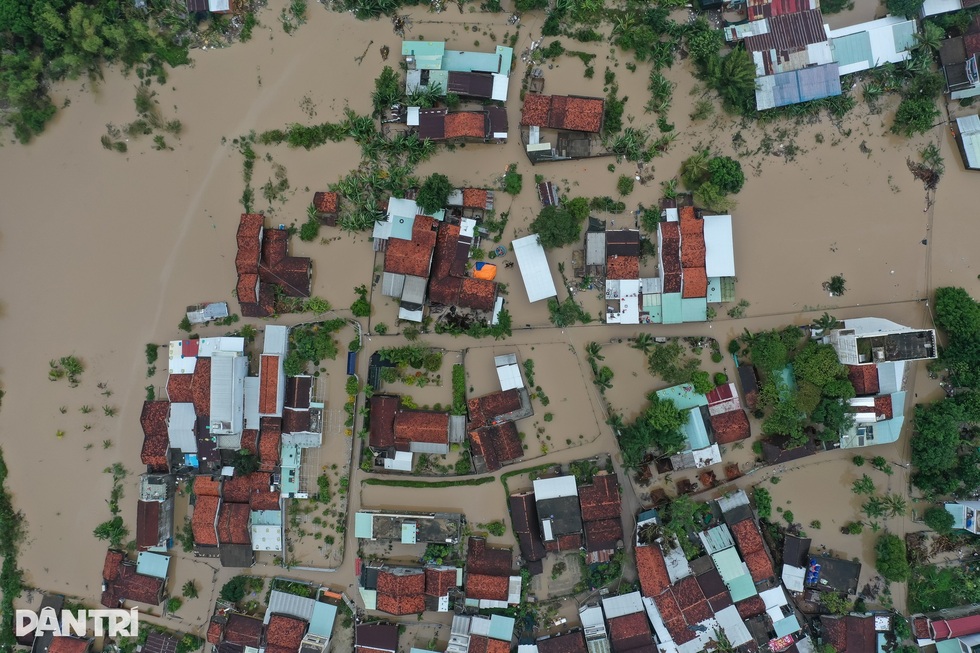 Làm gì để giảm thiểu tác hại của mưa lũ lớn ở Nam Trung Bộ? - 1
