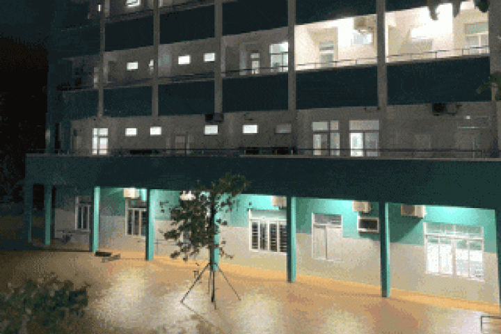 Hơn 1.300 người trong bệnh viện ngập nặng nhất Đà Nẵng chống chọi ra sao trong 4 ngày cô lập?