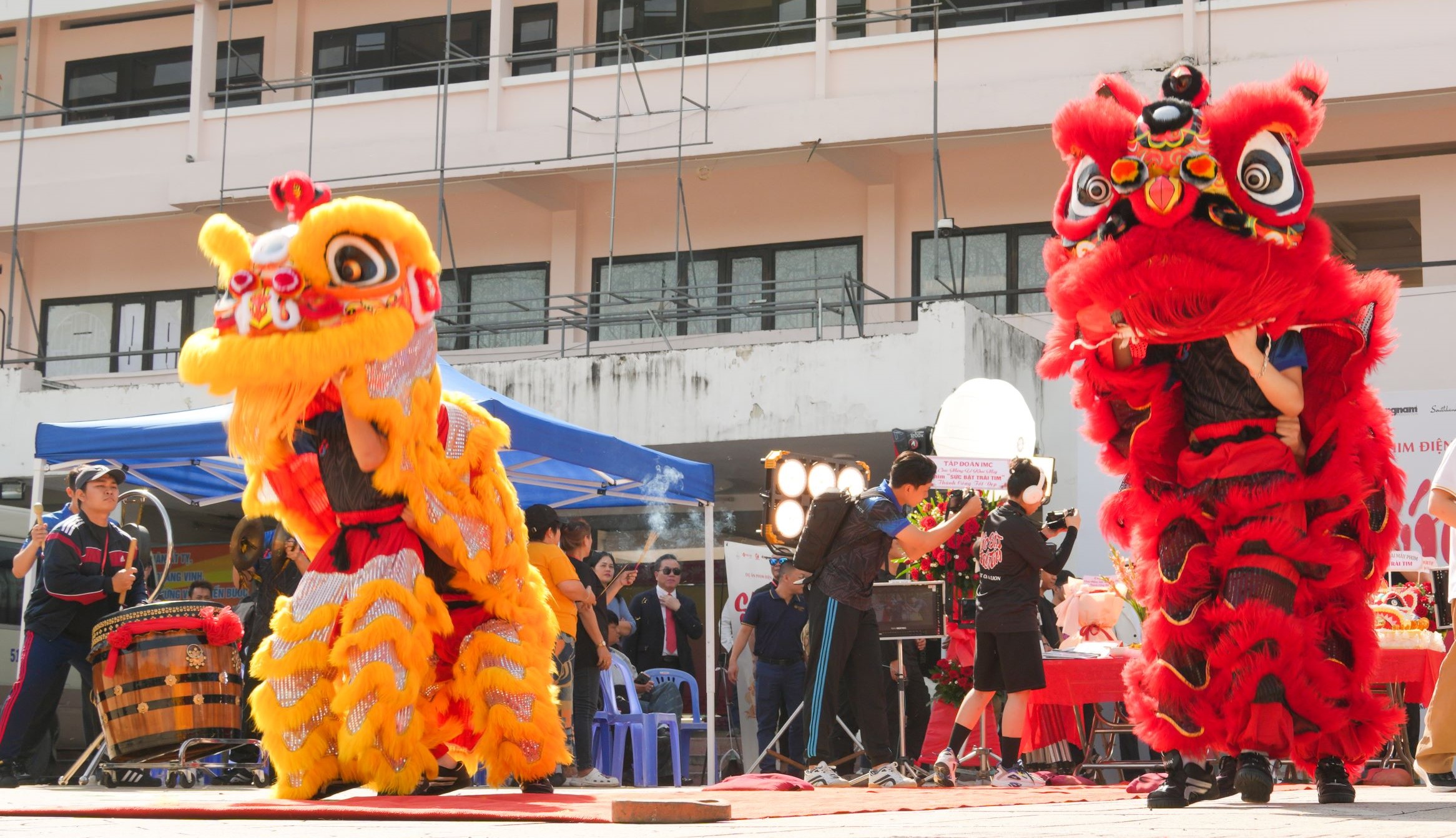 Lân sư rồng lên màn ảnh rộng như môn thể thao đỉnh cao- Ảnh 1. Lân sư rồng lên màn ảnh rộng như môn thể thao đỉnh cao- Ảnh 1.