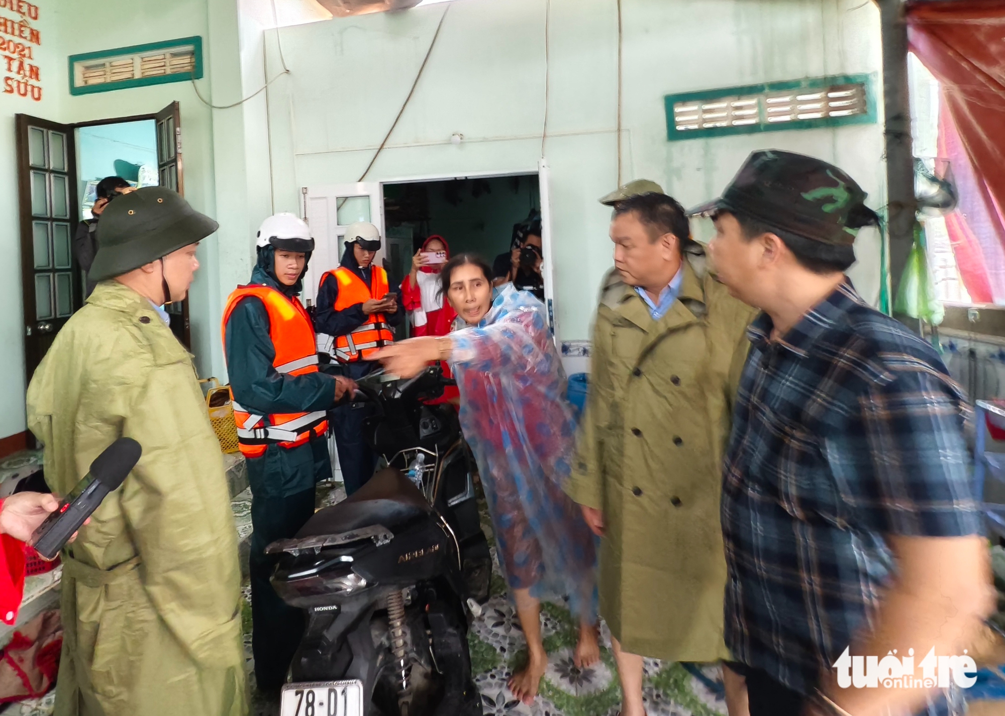 Lãnh đạo Đắk Lắk vận động dân sơ tán, 6.654 hộ dân Gia Lai sơ tán khẩn cấp tránh bão số 13 - Ảnh 1.